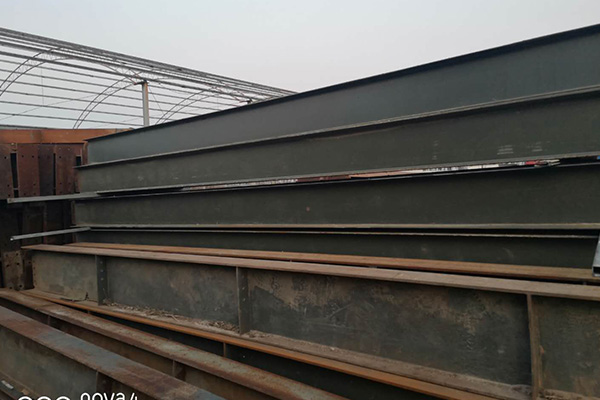 出售48*82*10行車房，柱子400*200，大梁600變400*200，行車梁400*260，檁條全鍍鋅200，開間6.3米