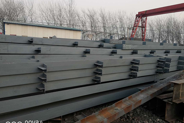 出售26米屋面梁11架，大頭600小頭400*200